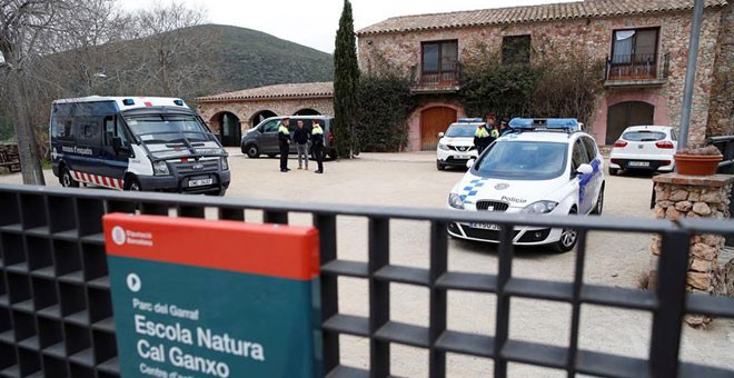 Centro de Castelldefels que acoge a 35 menas asaltado por encapuchados. / EFE