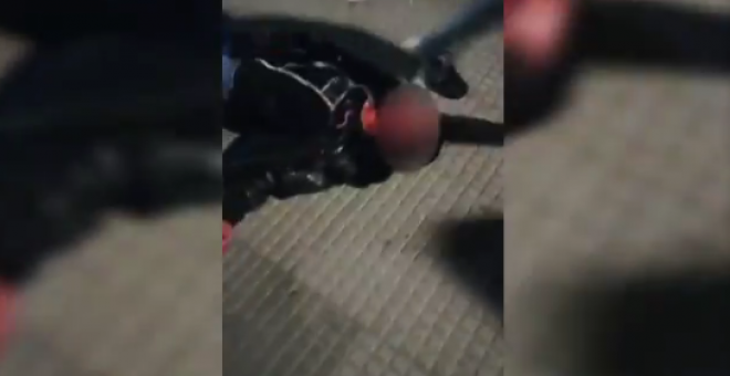 Captura de la agresión a un joven en León al grito de 'maricón de mierda'. / TWITTER