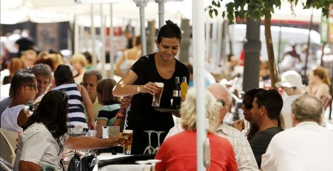 Banco de España explica que el mercado laboral sigue con una temporalidad excesiva y gran rotación en el empleo | EFE