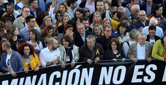 El president de la Generalitat, Quim Torra; la presidenta de l'ANC, Elisenda Paluzie; el vicepresident d'Òmniun Cultural, Marcel Mauri entre els manifestants a Madrid pel dret a decidir. EFE / J.J. GUILLÉN