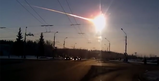 Imagen del meteorito que impactó en la ciudad rusa de Cheliábinsk en 2013. - YOUTUBE