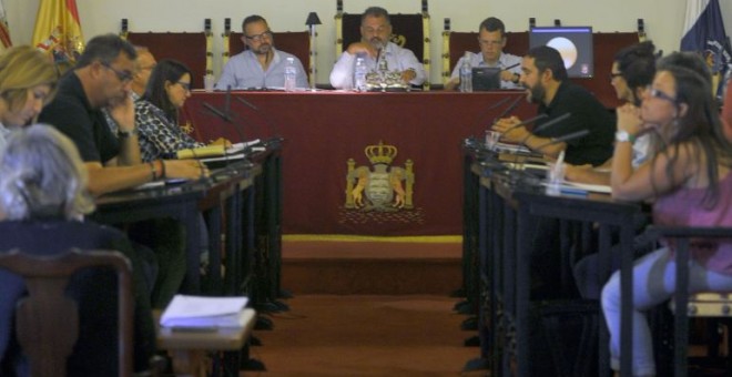 El alcalde de La Laguna, José Alberto Díaz Domínguez, durante un pleno municipal.EFE