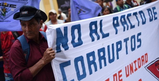 Manifestación el pasado otoño contra la decisión del presidente de Guatemala, Jimmy Morales, de cerrar la Comisión Internacional Contra la Impunidad en Guatemala. AFP/ Johan Ordóñez