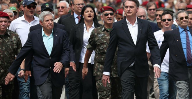 El presidente de Brasil, Jair Bolsonaro, durante una marcha de conmemoración militar. | Reuters