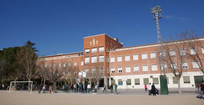 Fachada del colegio Salesiano San Miguel Arcangel, en Madrid.