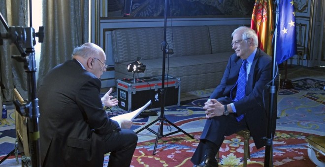 El ministre d'Afers Estrangers espanyol, Josep Borrell, durant l'entrevista de Tim Sebastian, al programa DW Conflict Zone. DW