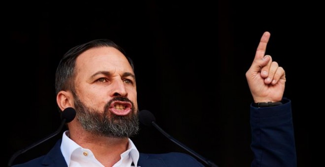 El líder de Vox Santiago Abascal, durante su intervención en el acto que su partido organiza bajo el lema 'Cataluña es España', esta mañana en Barcelona.-EFE/Alejandro García