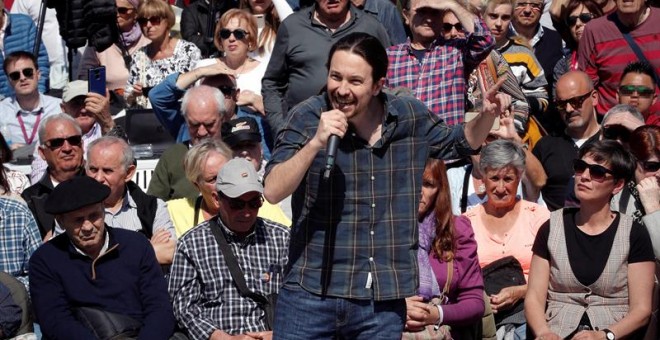 El secretario general de Podemos y candidato de Unidas Podemos a la presidencia del Gobierno, Pablo Iglesias, durante su participación este sábado en un acto celebrado en la Plaza del Castillo de Pamplona