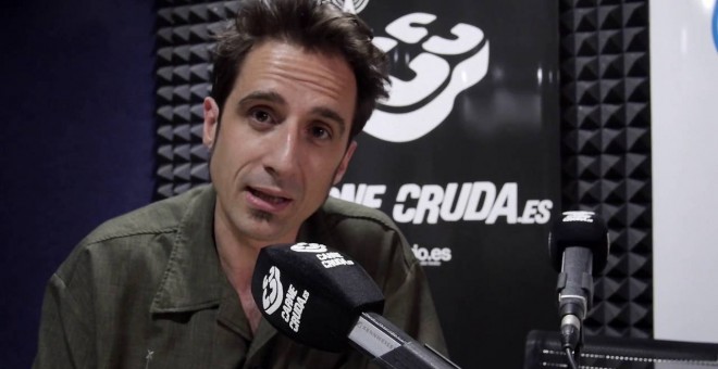 Javier Gallego 'Crudo', presenta y dirige el programa 'Carne Cruda'.