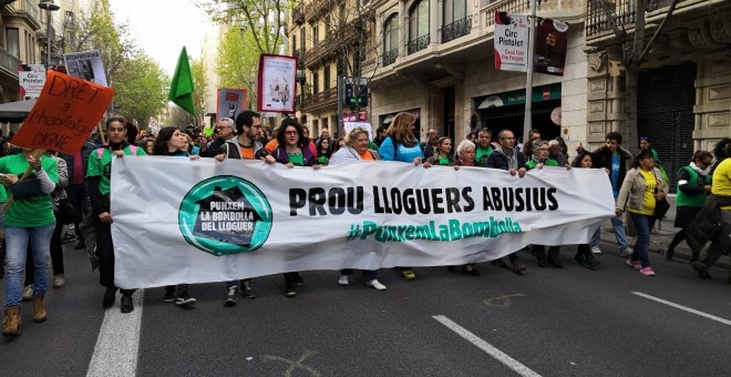 Manifestació en defensa del dret a l'habitatge, al centre de Barcelona. PÚBLIC