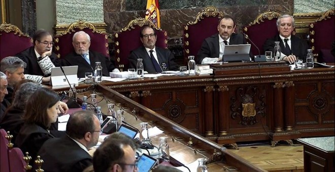 El presidente del tribunal que juzga el procés, Manuel Marchena (2d), durante la sesión de hoy en el Tribunal Supremo./EFE