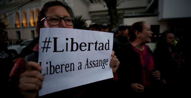 Manifestación en Quito contra la detención de Assange. - EFE