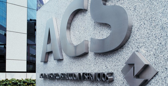 El logotipo de ACS en la entrada de su sede en Madrid.