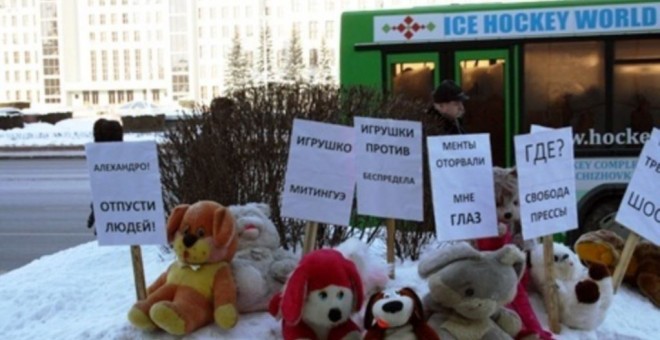 2.	Ositos de peluche y hombres de Lego fueron utilizados contra Putin y Lukashenko, en Rusia y Bielorusia