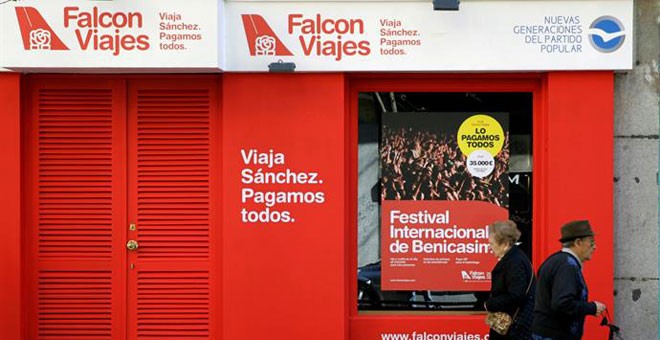 Agencia de viajes ficticia Falcon Viajes, abierta por Nuevas Generaciones del PP cerca de la sede del PSOE en Ferraz. / EFE