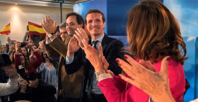 El presidente del PP, Pablo Casado (2d), participa en un acto de campaña en Ciudad Real. - EFE