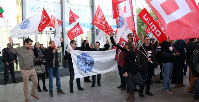 Protestes contra l'ERO de Caixabank a València. ANDREA ZAMORANO.