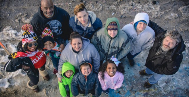 LeeAnn Walters con miembros de su comunidad en Flint. / Goldman Environmental Prize