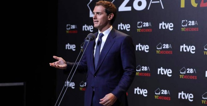 Albert Rivera comparece ante la prensa después del debate en RTVE. (JUANJO MARTÍN | EFE)