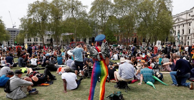 Activistas del cambio climático se reúnen en la Plaza del Parlamento durante la protesta. Reuters