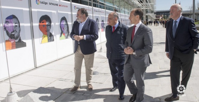 Presentación de la exposición Tu Media Cara Genuine, del artista Antonio Guerra, en la sede de Santander España