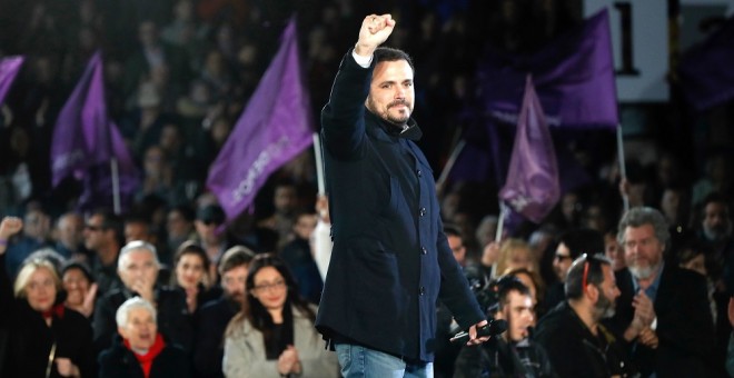 26/04/2019.- El coordinador de IU y candidato al Congreso por Unidas Podemos, Alberto Garzón, durante el acto de cierre de campaña en el Auditorio del Parque Lineal del Manzanares, en Madrid. EFE/J.P. Gandúl.