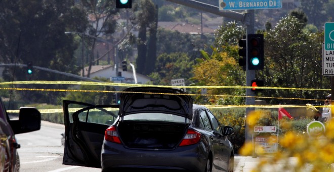 Lugar donde se ha llevado a cabo el tiroteo de la sinagoga en California. REUTERS/John Gastaldo