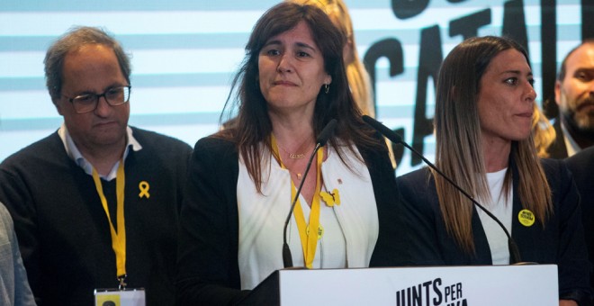 La candidata numero dos de Juns per Catalunya al Congreso, Laura Borras (c), acompañada por el presidente de la Generalitat, Quim Torra (i), valora los resultados de su partido en las elecciones del 28-A. EFE/Quique Garcia