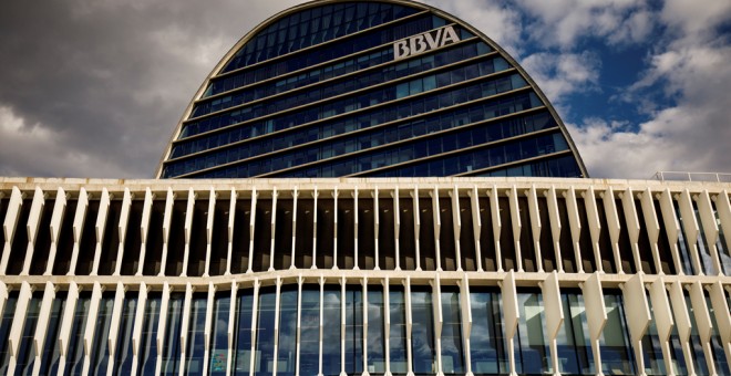 La sede del BBVA, el edificio conocido como La Vela, en la zona norte de Madrid. REUTERS/Juan Medina