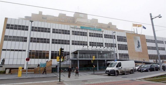 Fachada del hospital Miguel Servet de Zaragoza. / EFE