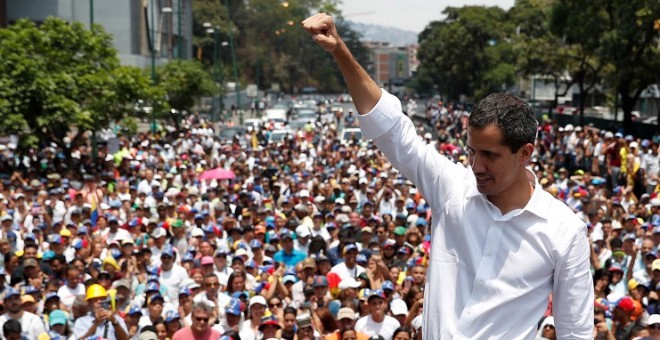 1/05/2019 - Juan Guaidó, el autoproclamado presidente encargado de Venzuela, ofrece un discurso en una manifestación en Caracas. / REUTERS - CARLOS GARCIA RAWLINS