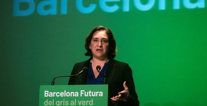 L'alcaldessa de Barcelona i candidata a la reelecció de BComú, Ada Colau, durant la conferència 'Barcelona Futura, del gris al verd', celebrada aquest dilluns al Centre de Cultura de Dones Francesca Bonnemaison. EFE/Quique Garcia