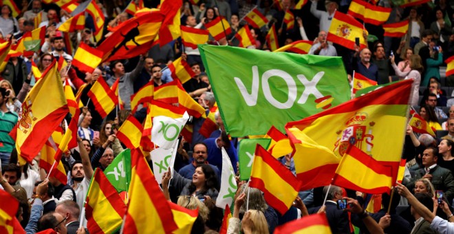 Seguidores y simpatizantes de Vox, en un acto de la campaña electoral del 28-A, en Sevilla. REUTERS/Marcelo del Pozo