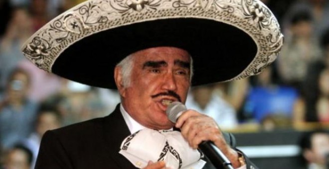 El cantante mexicano durante una de sus actuaciones. Instagram
