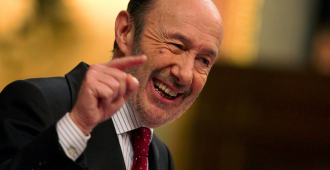 Fotografía del  ex secretario general del PSOE, Alfredo Perez Rubalcaba, en una intervención en el Pleno del Congreso en febrero de 2014. REUTERS/Sergio Perez