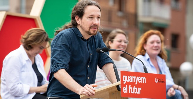 Pablo Iglesias en un actiyo electoral junto a Ada Colau en Barcelona. EP