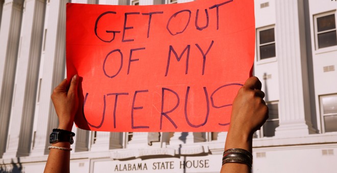 Protestas de mujeres sen Alabama. REUTERS
