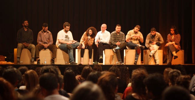El equipo de The Palestinian Circus School durante el debate posterior a la actuación en Barcelona - Marta Saiz