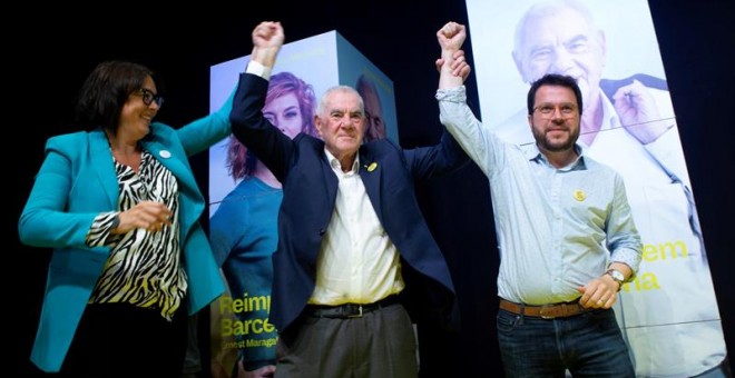 Ernest Maragall celebra el triomf electoral amb Pere Aragonès i Diana Riba. EFE / QUIQUE GARCIA