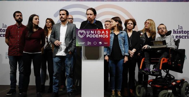 El candidat d'Unidas Podemos, Pablo Iglesias, al costat del coordinador federal d'IU, Alberto Garzón, i altres dirigents principals d'Unidas Podemos després de les passades eleccions del 28-A. EFE/J.P. Gandúl