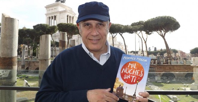 El escritor italiano Federico Moccia, conocido por sus novelas amorosas para jóvenes, durante la entrevista con Efe con motivo de la publicación de su último libro 'Mil noches sin ti'. /EFE