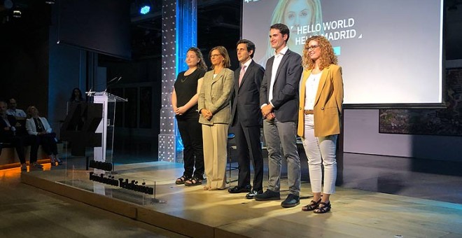 Un momento de la presentación con el presidente de Telefónica, José María Álvarez-Pallete, en el centro. PÚBLICO