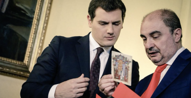 El líder de Ciudadanos, Albert Rivera, con el candidato socialista en Aragón Javier Lambán, en una reunión el pasado año. Fuente: Cs