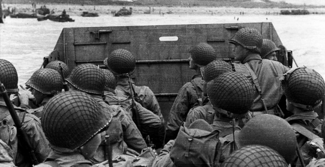 6.06.1944 - Soldados en el Desembarco de Normandía, en una imagen de archivo. / REUTERS
