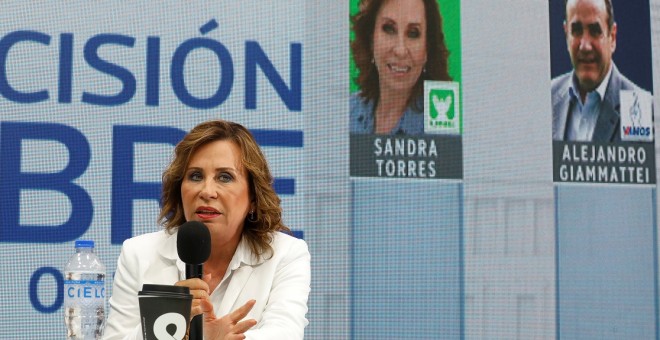 Sandra Torres, candidata presidencial a la UNE habla con los medios de comunicación después de la primera vuelta de las elecciones presidenciales | Reuters