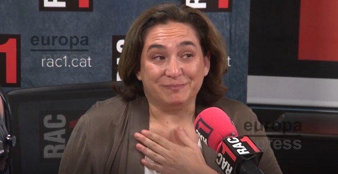 Ada Colau, emocionada en la entrevista en Rac1./ EP