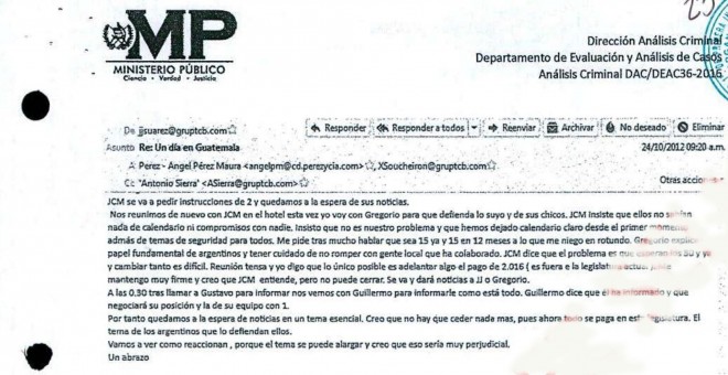 Email de uno de los trabajadores a Ángel Pérez Maura comentando las negociaciones con el secretario de la vicepresidenta, la Dos.