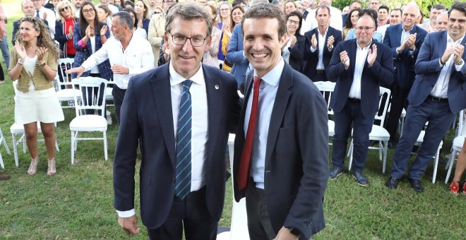 Pablo Casado junto al presidente de la Xunta de Galicia, Alberto Núñez Feijóo en Santiago de Compostela. EFE