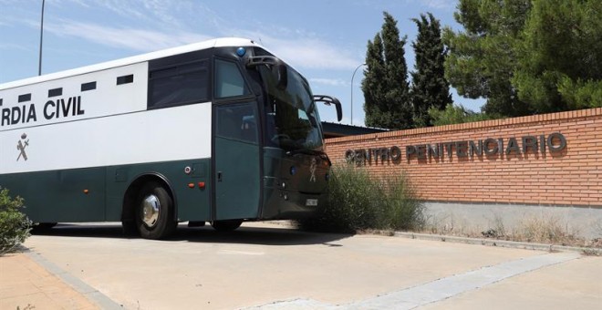 Los siete reclusos varones del procés (el exvicepresidente de la Generalitat Oriol Junqueras, los exconsellers Jordi Turull, Josep Rull, Joaquim Forn y Raül Romeva, el exlíder de la ANC Jordi Sànchez y el líder de Òmnium Jordi Cuixart ), a su llegada, en