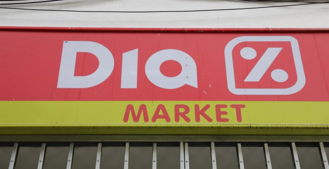 El logo de Dia en uno de sus supermercados en Madrid. E.P./Marta Fernández Jara
